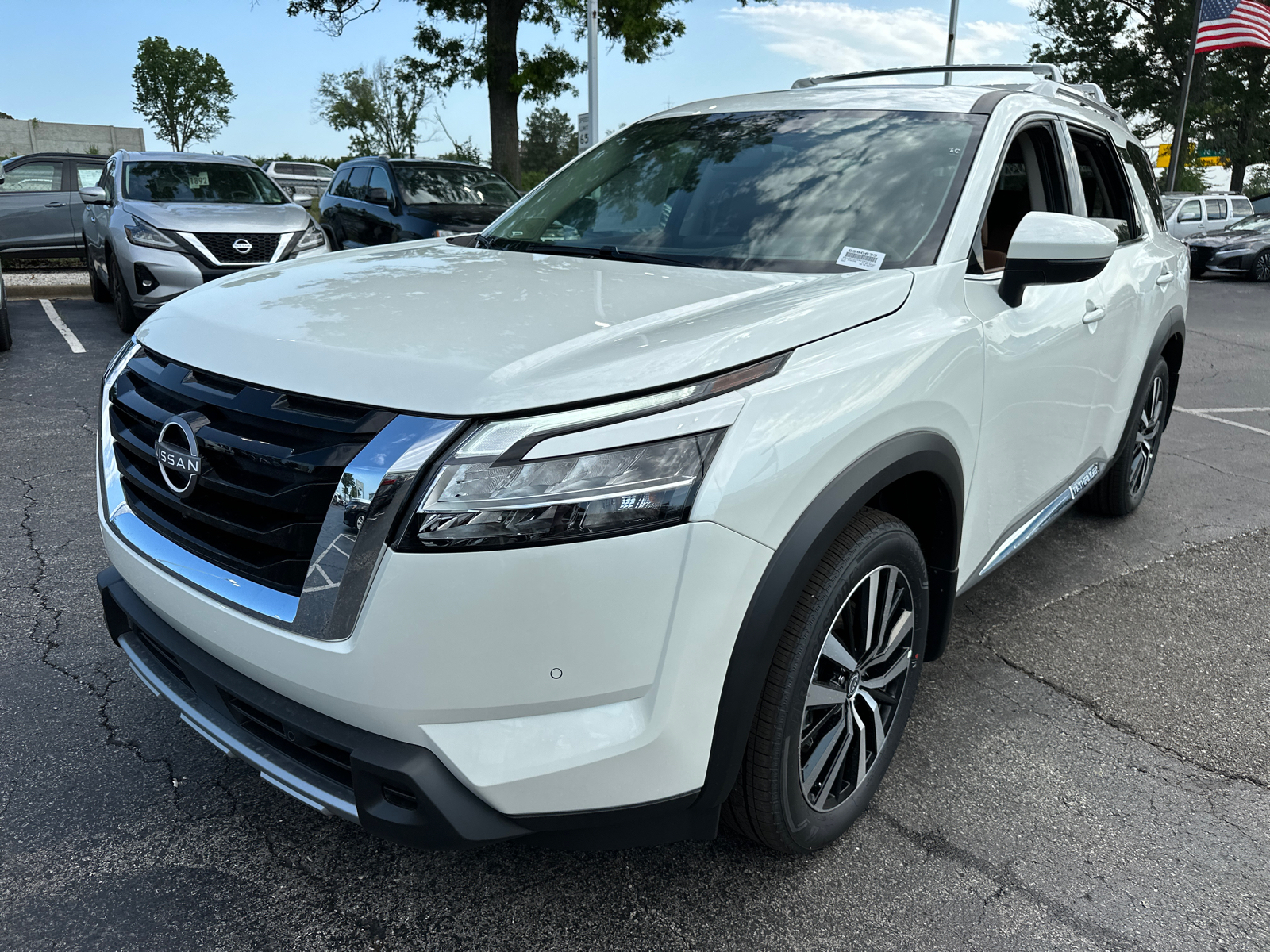 2024 Nissan Pathfinder Platinum 2