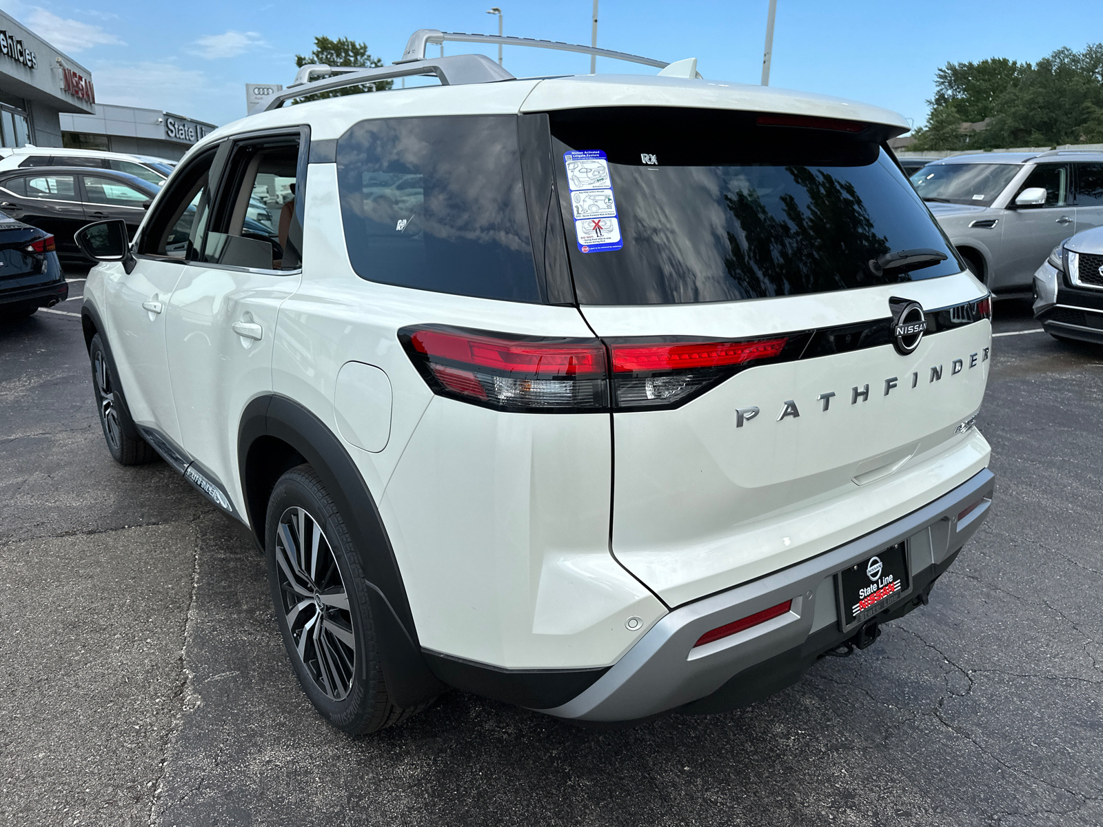 2024 Nissan Pathfinder Platinum 8