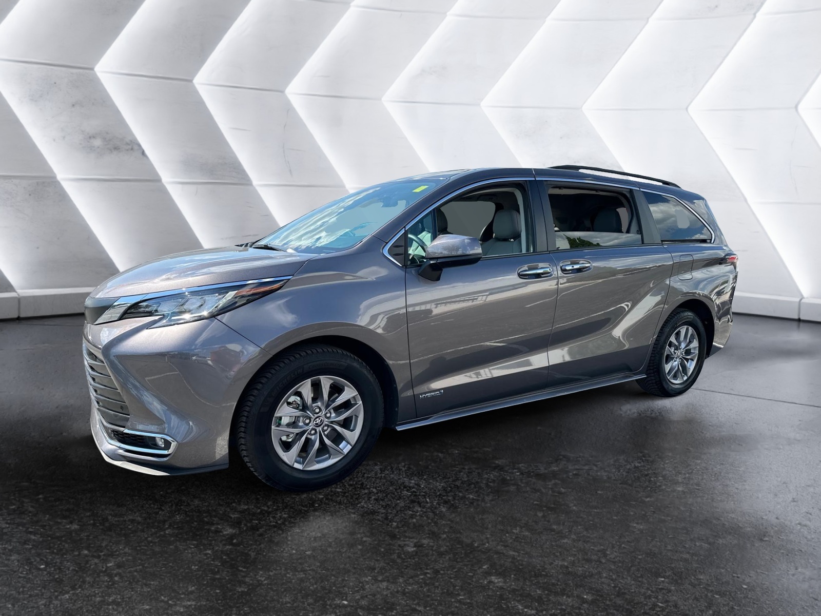 2021 Toyota Sienna XLE 1