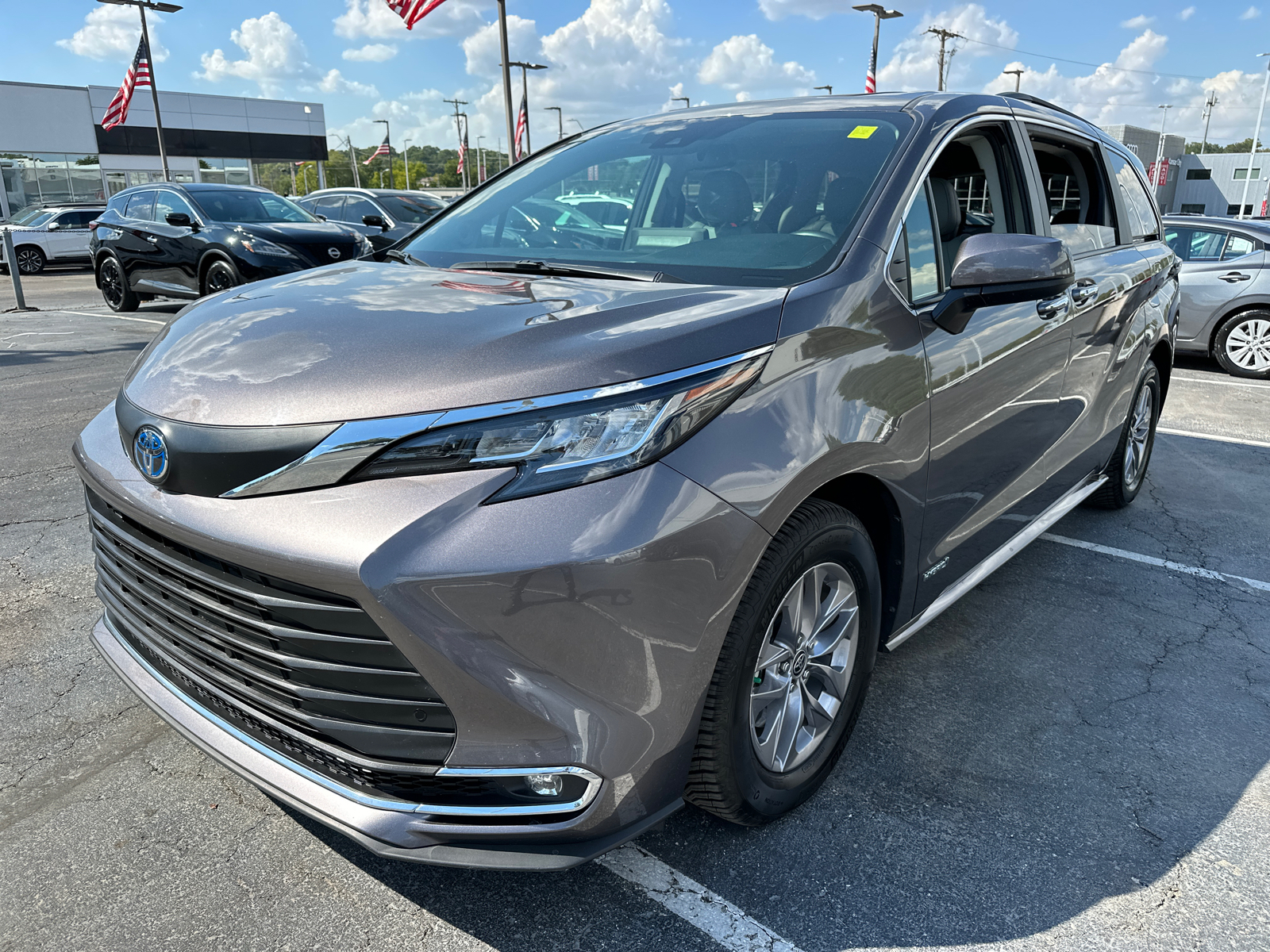 2021 Toyota Sienna XLE 2