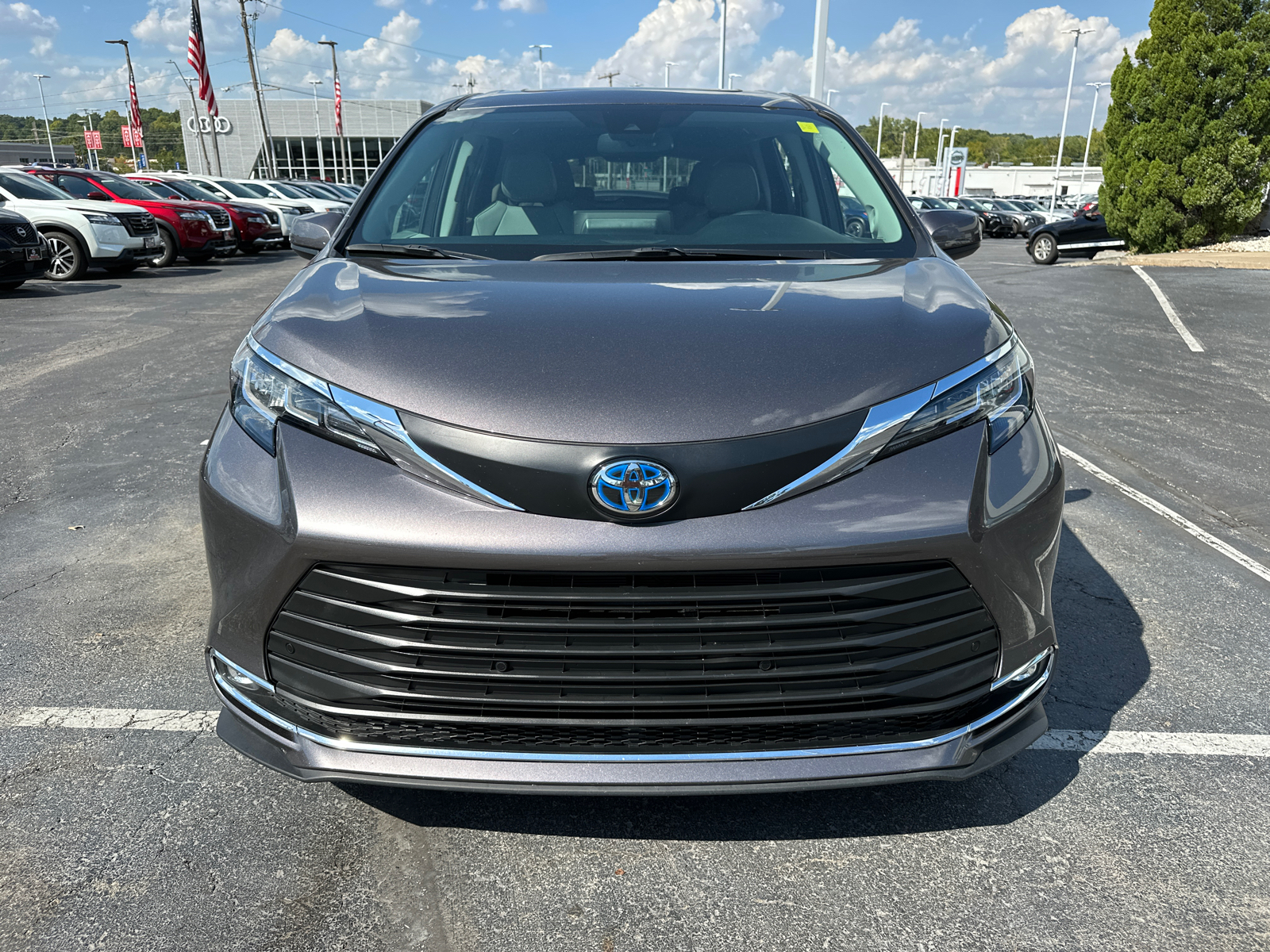 2021 Toyota Sienna XLE 3