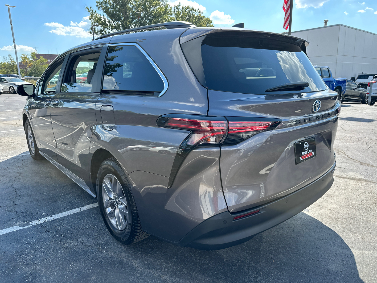 2021 Toyota Sienna XLE 8