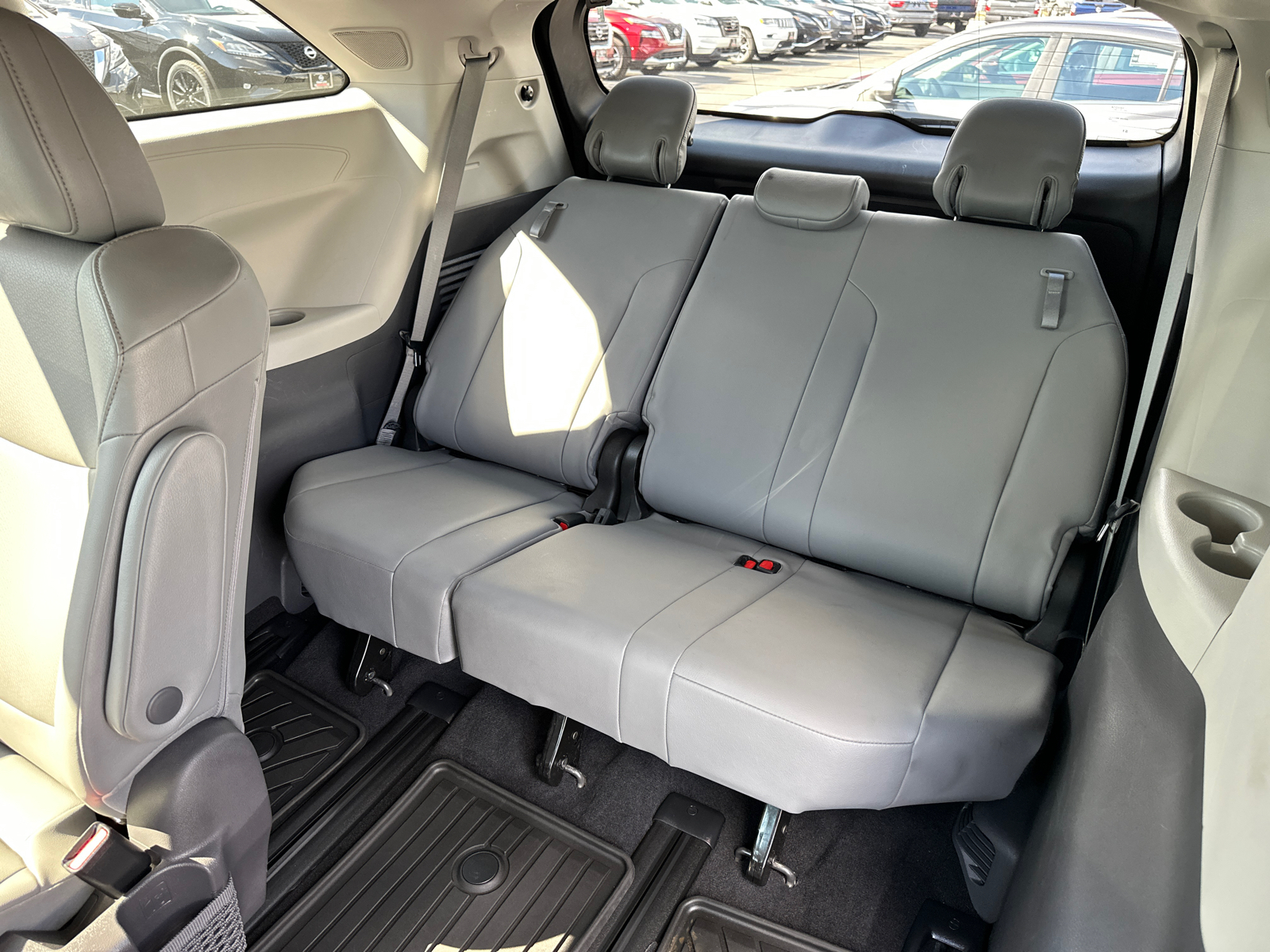 2021 Toyota Sienna XLE 12