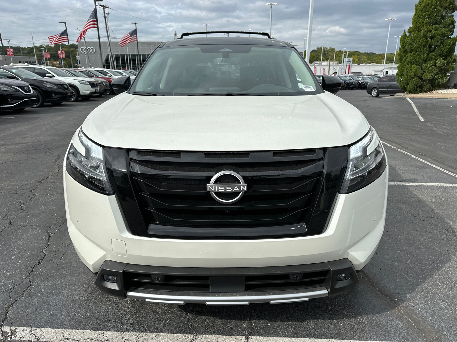 2024 Nissan Pathfinder SL 3