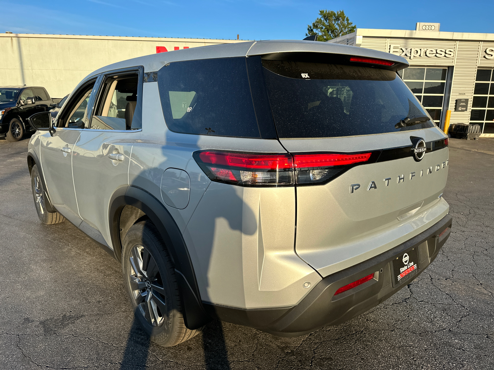 2024 Nissan Pathfinder S 8