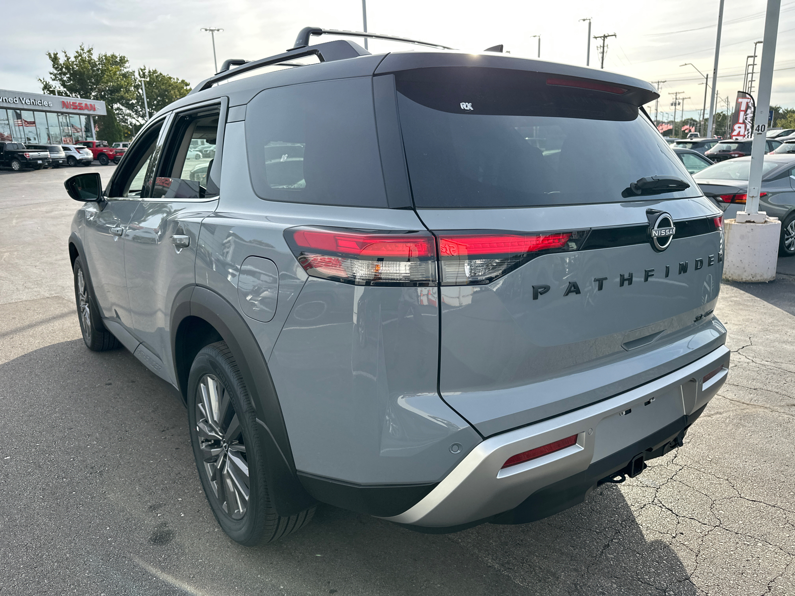 2024 Nissan Pathfinder SL 8