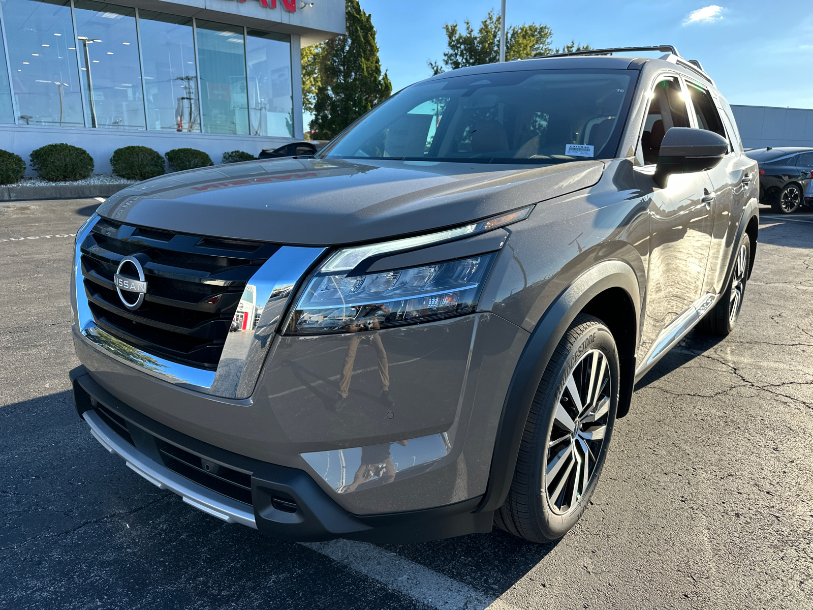 2024 Nissan Pathfinder Platinum 2