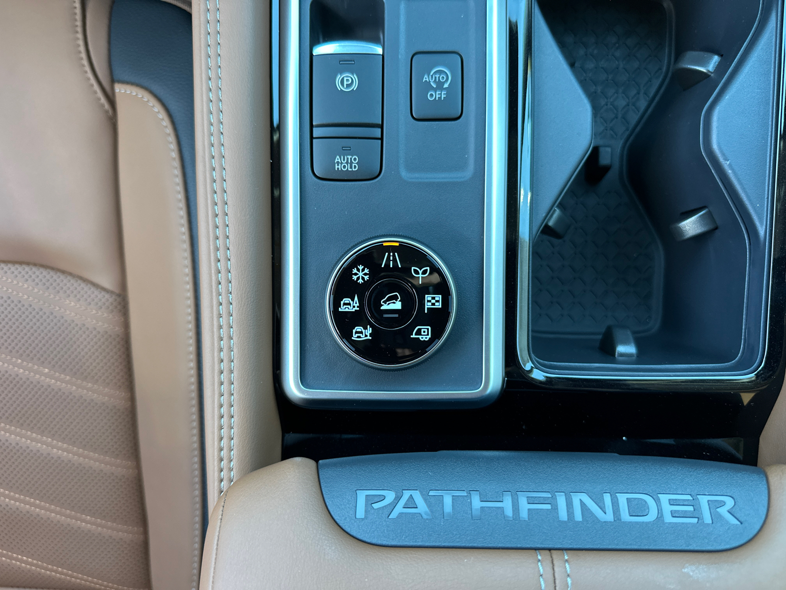 2024 Nissan Pathfinder Platinum 22