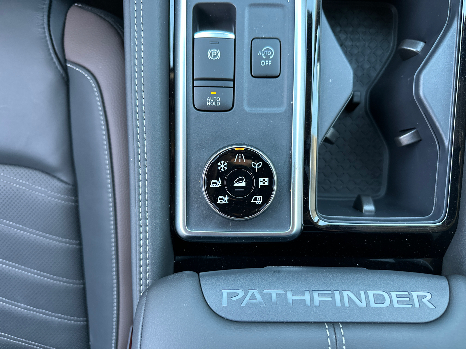 2024 Nissan Pathfinder Platinum 22