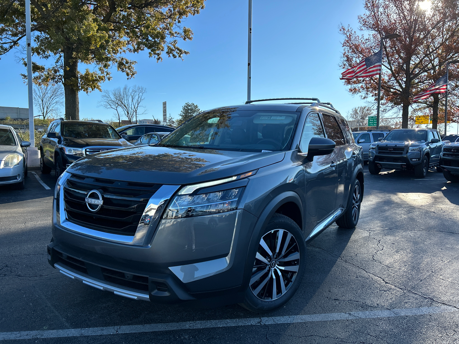 2024 Nissan Pathfinder Platinum 2