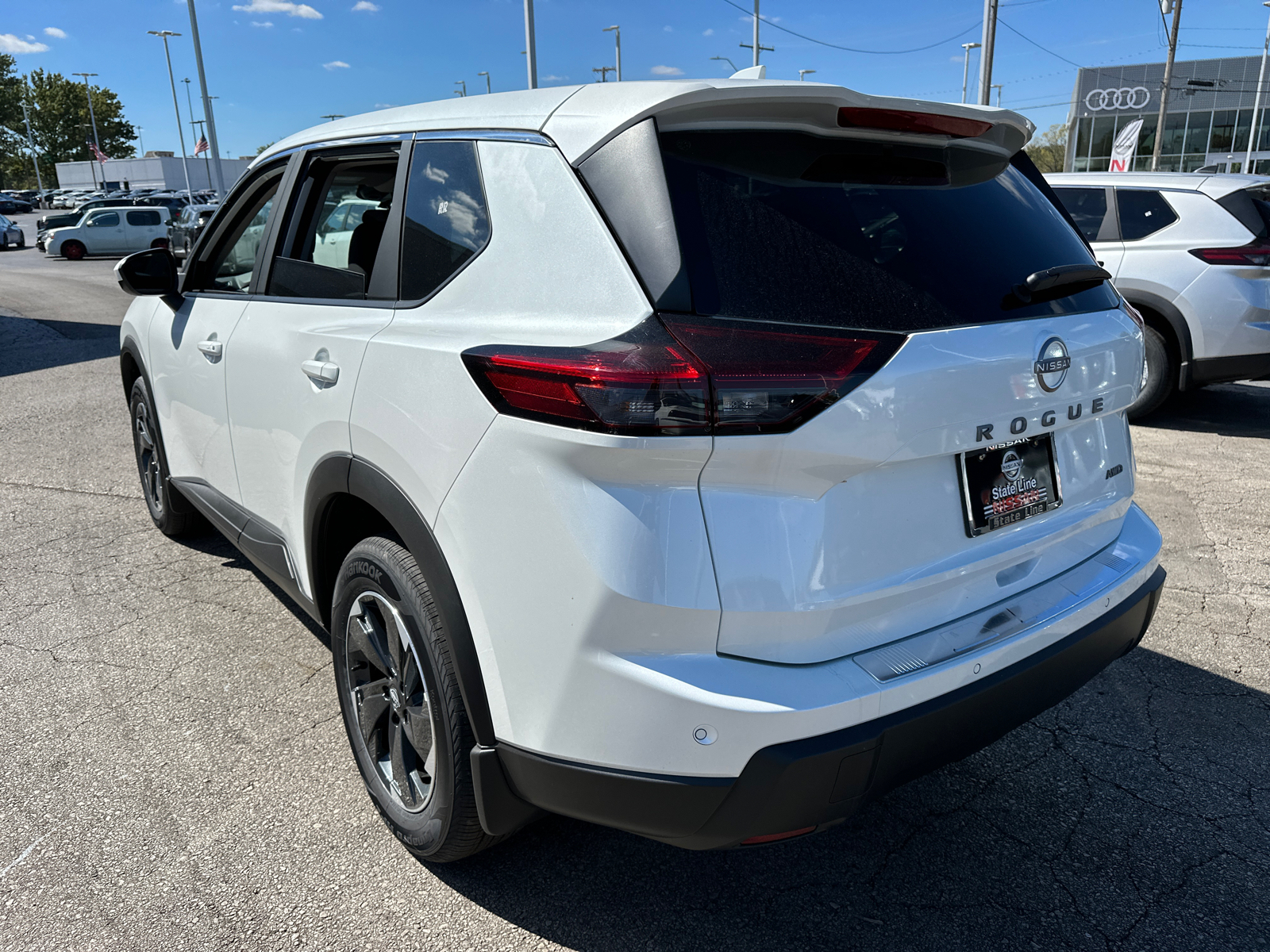 2025 Nissan Rogue SV 8