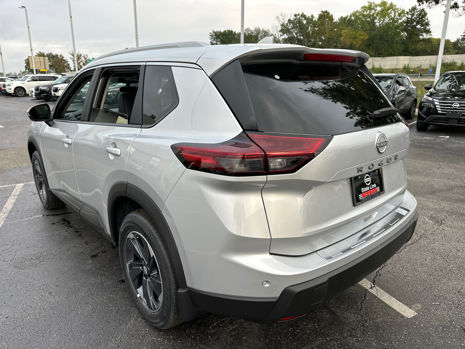 2025 Nissan Rogue SV 8