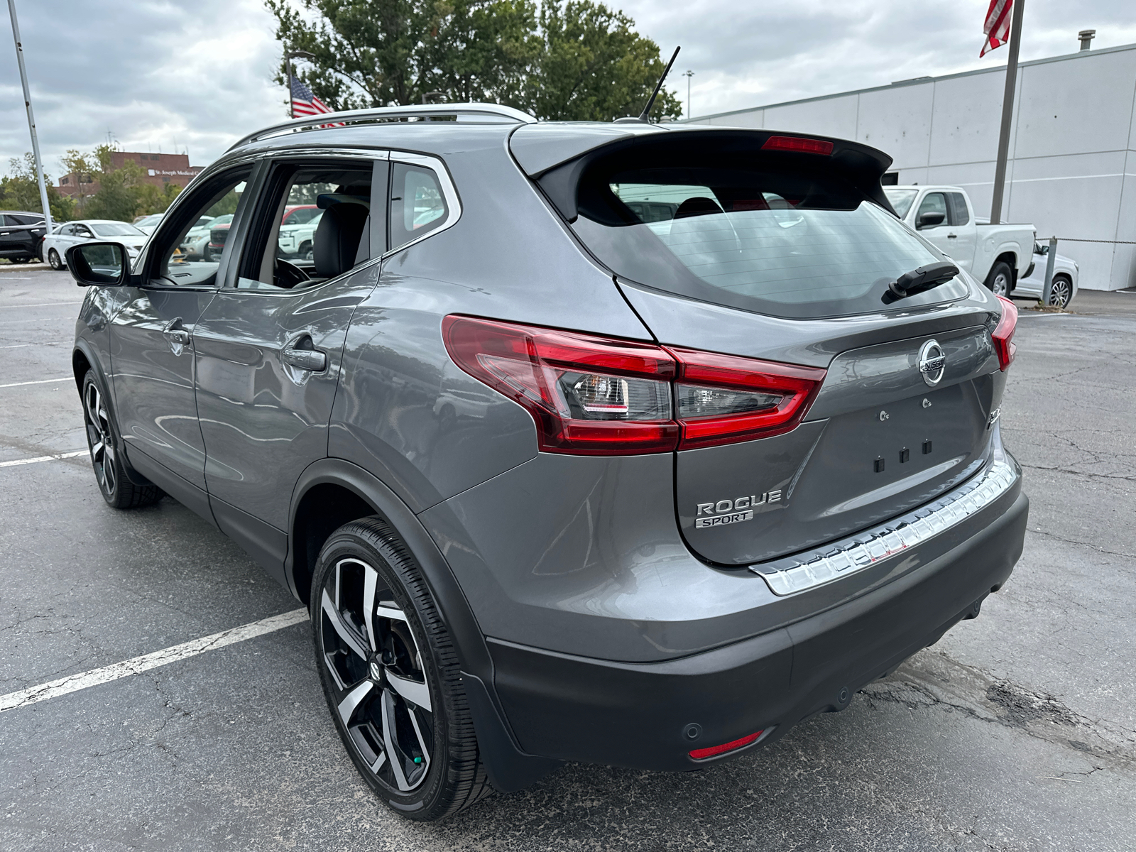 2022 Nissan Rogue Sport SL 8