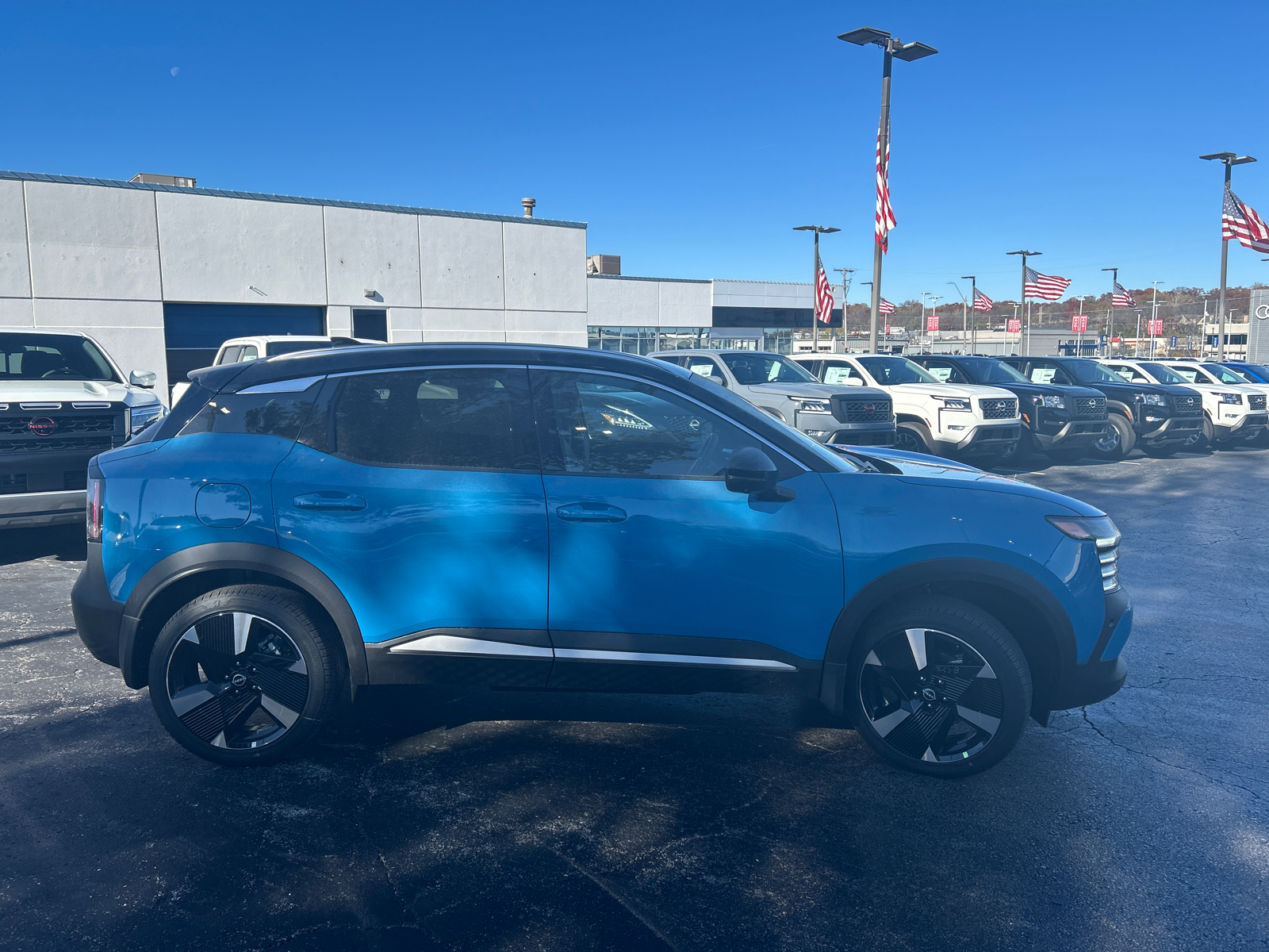 2025 Nissan Kicks SR 5