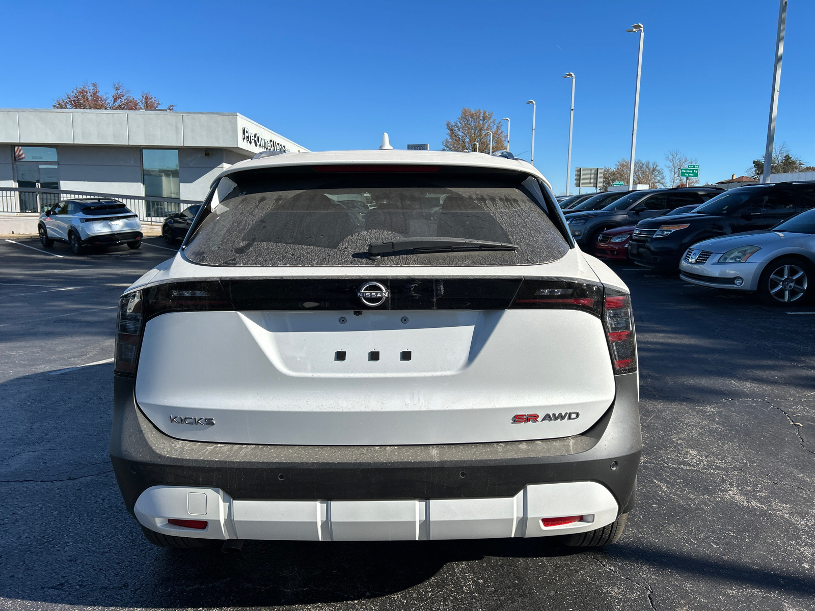 2025 Nissan Kicks SR 8