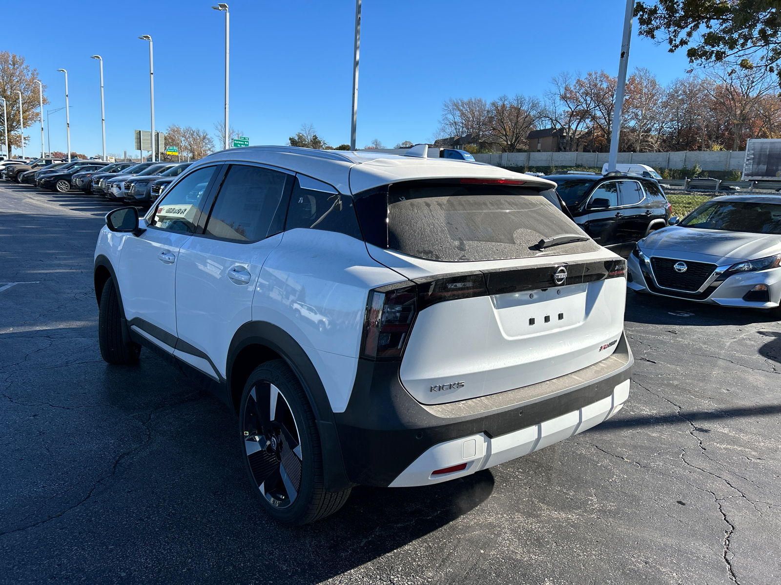 2025 Nissan Kicks SR 11