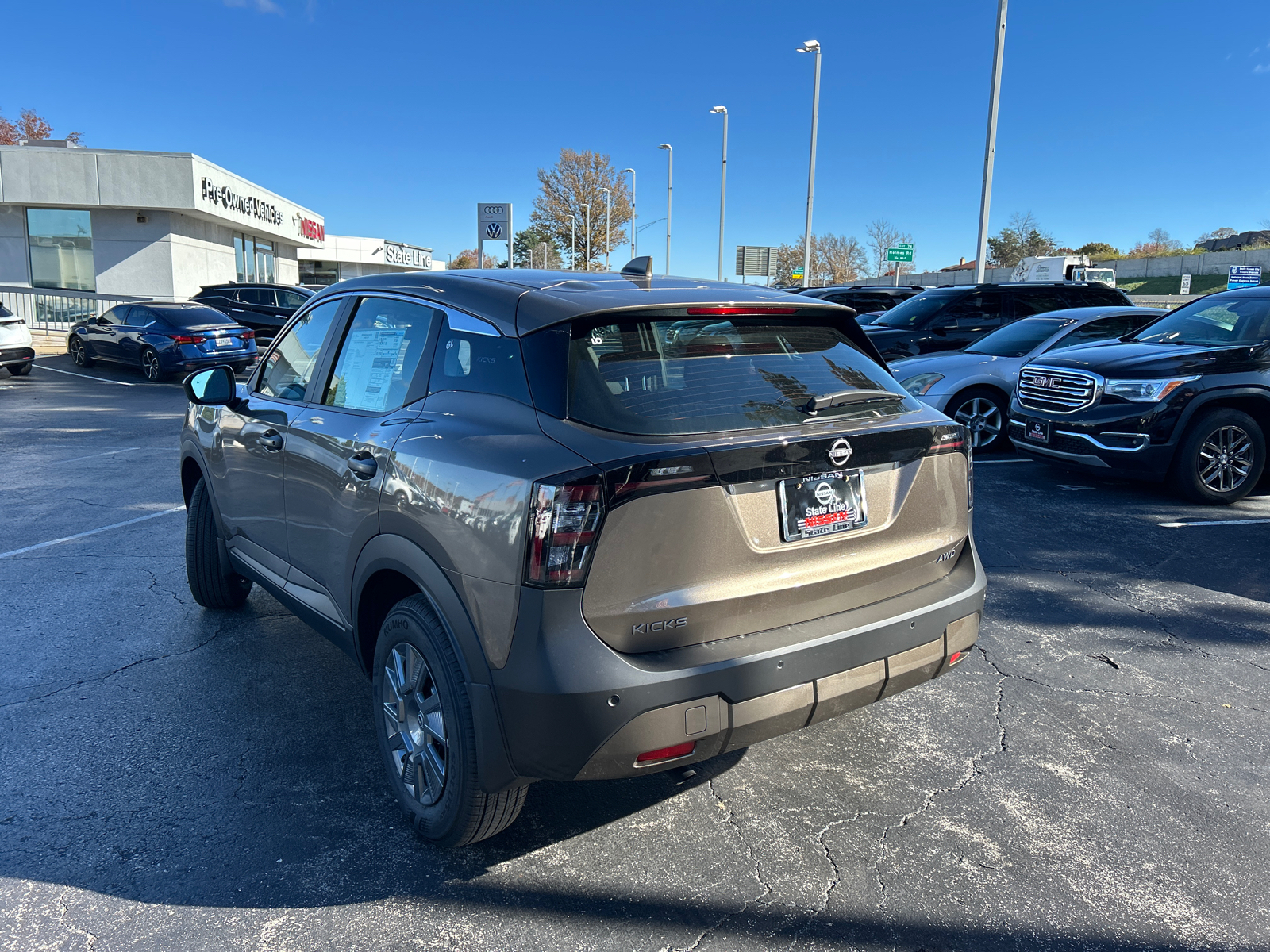 2025 Nissan Kicks S 11