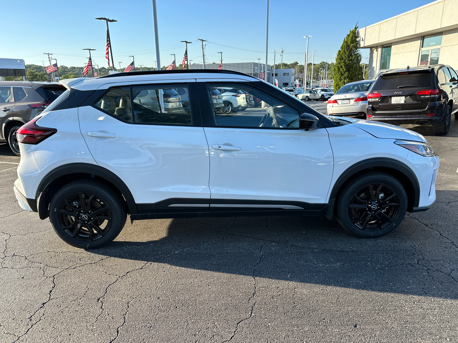 2024 Nissan Kicks SR 5