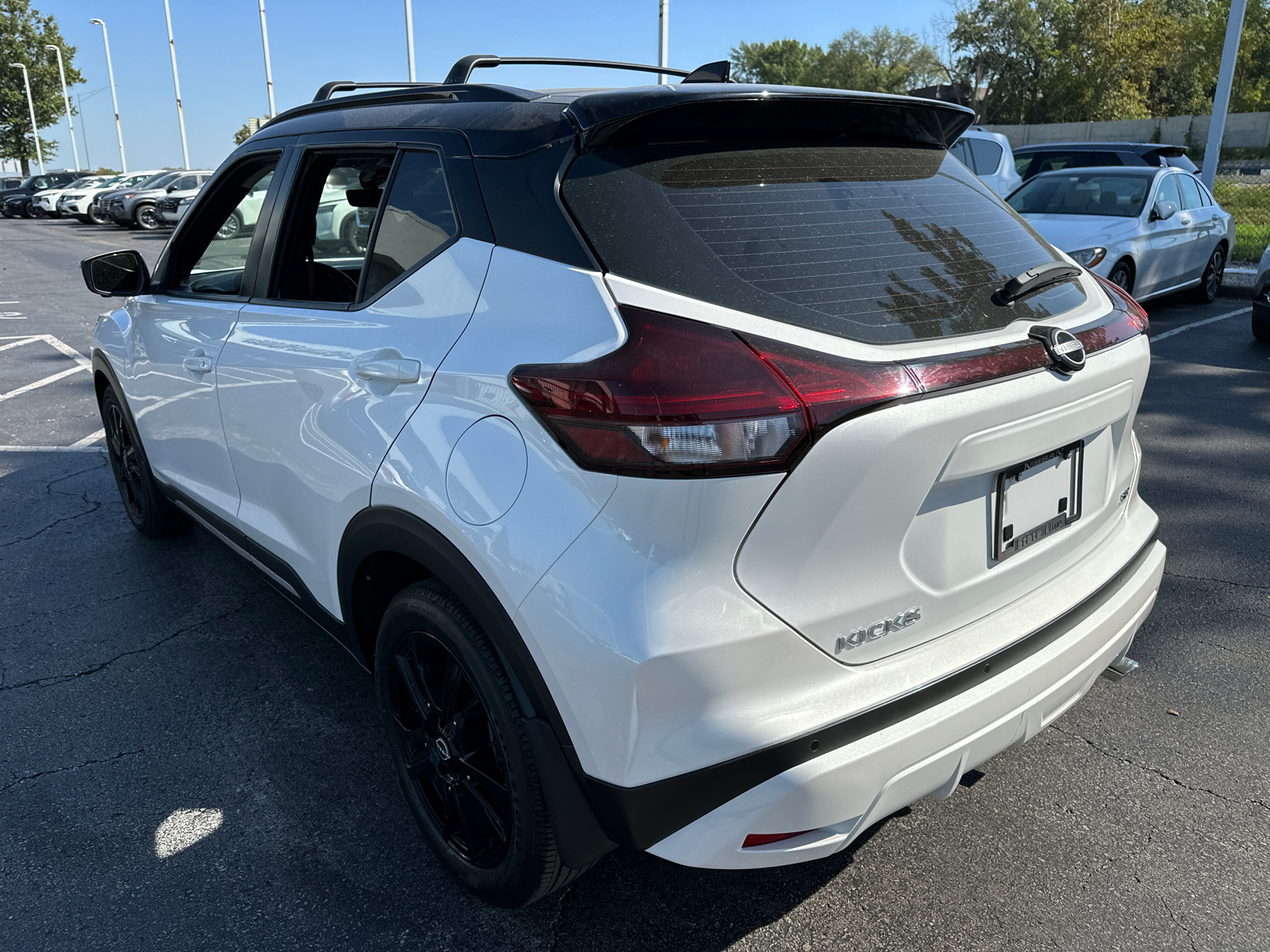 2022 Nissan Kicks SR 8