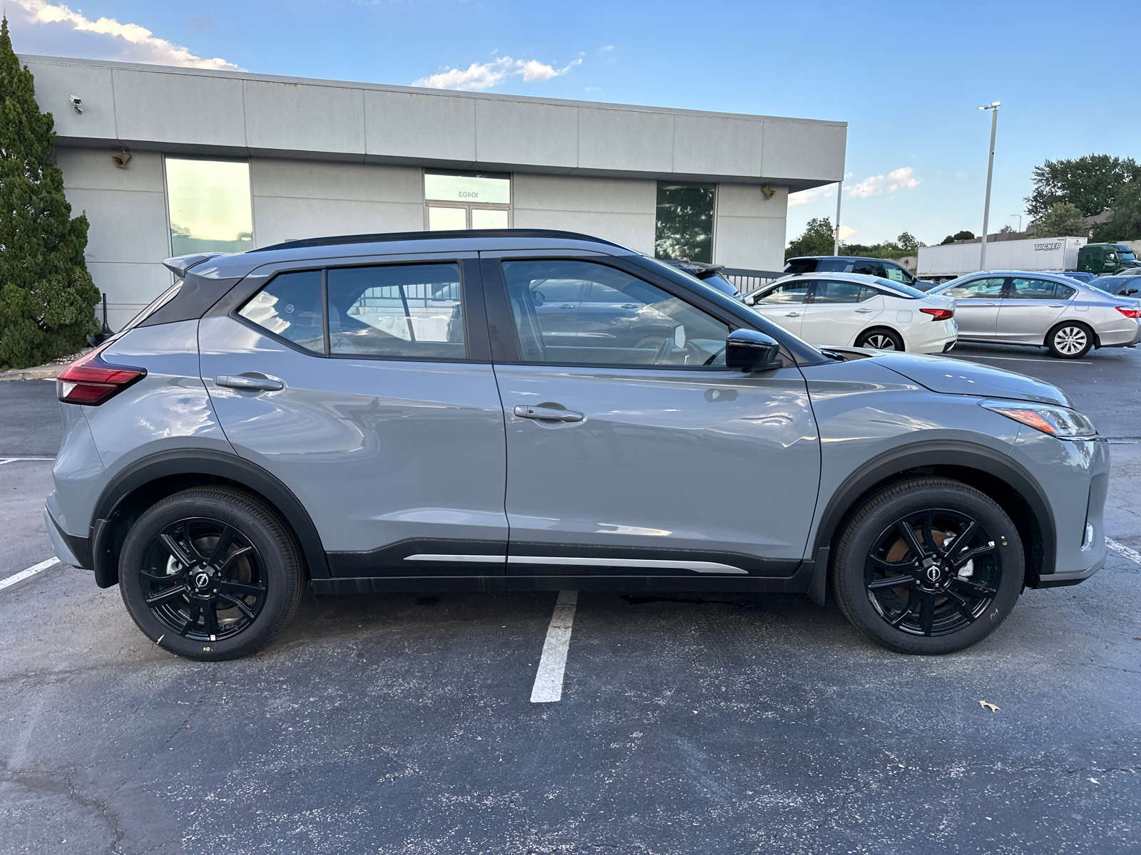 2024 Nissan Kicks SR 5