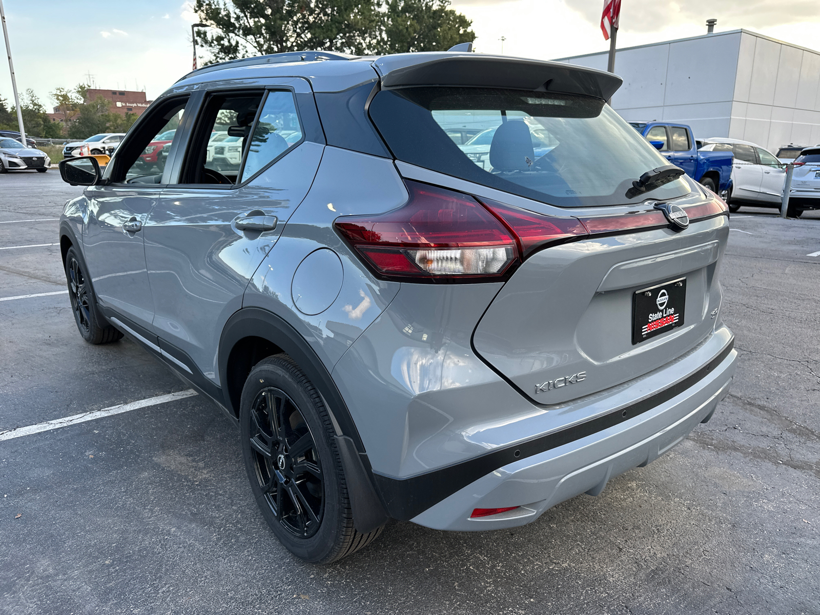 2024 Nissan Kicks SR 8