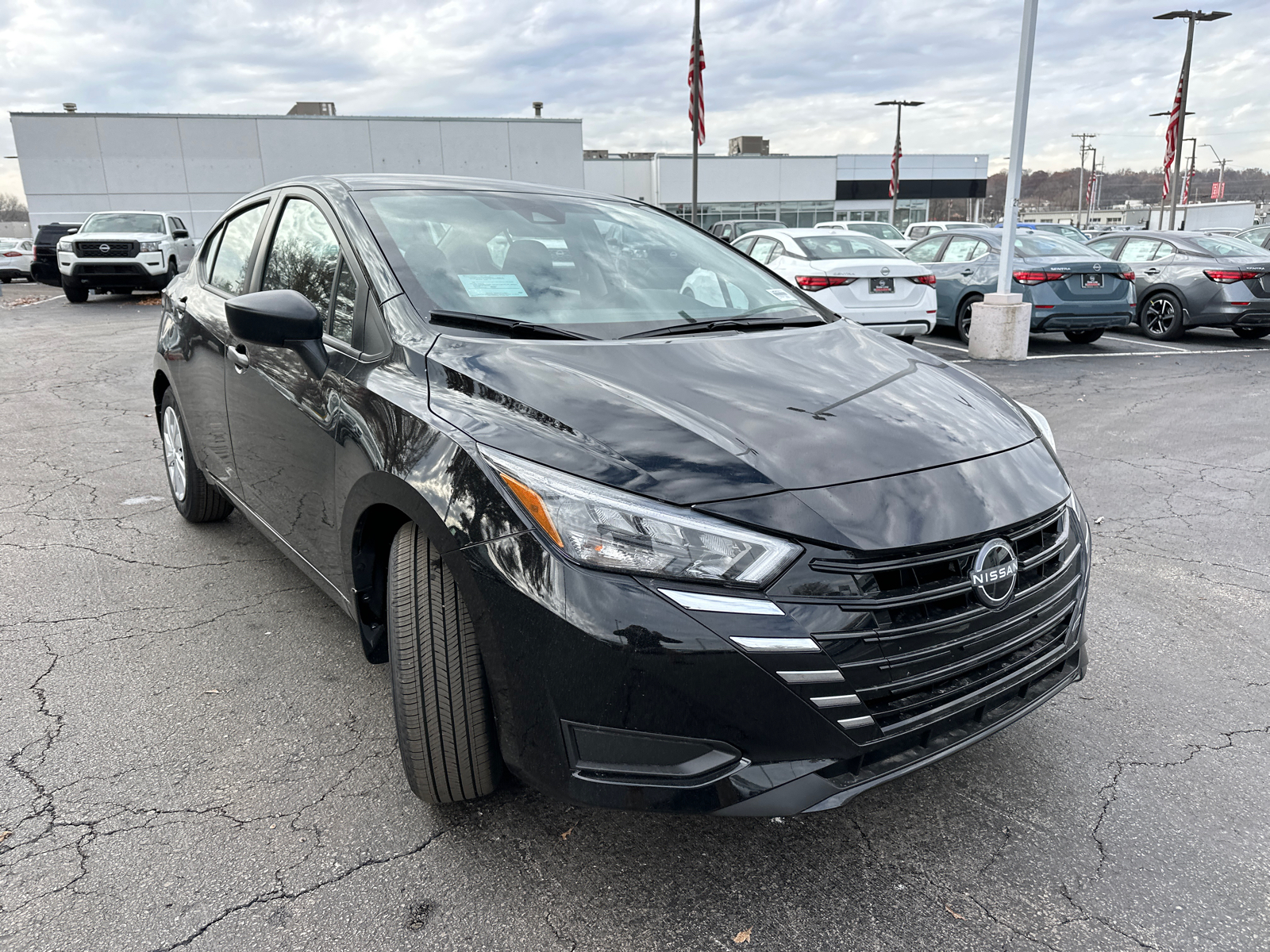 2025 Nissan Versa 1.6 S 5