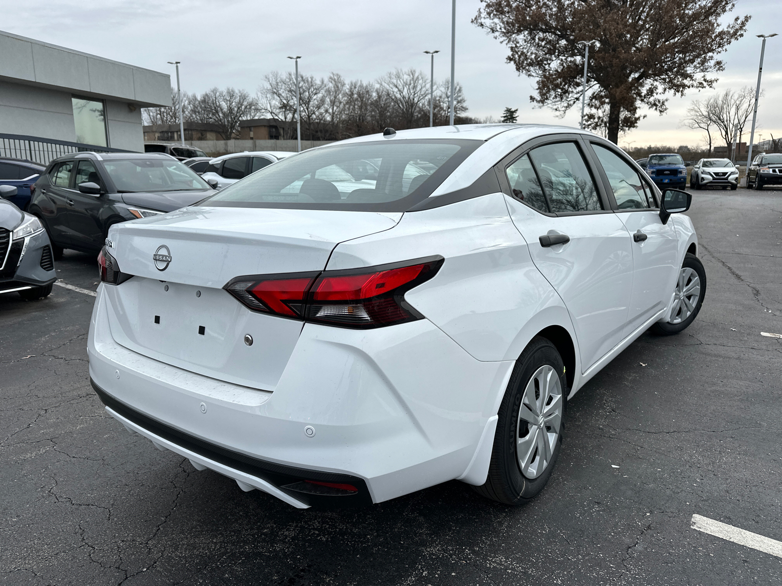 2025 Nissan Versa 1.6 S 7