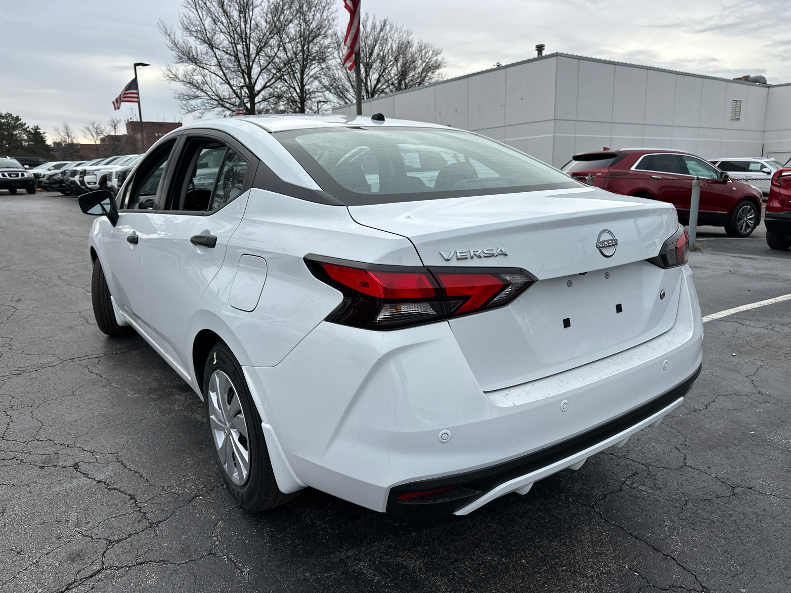 2025 Nissan Versa 1.6 S 9