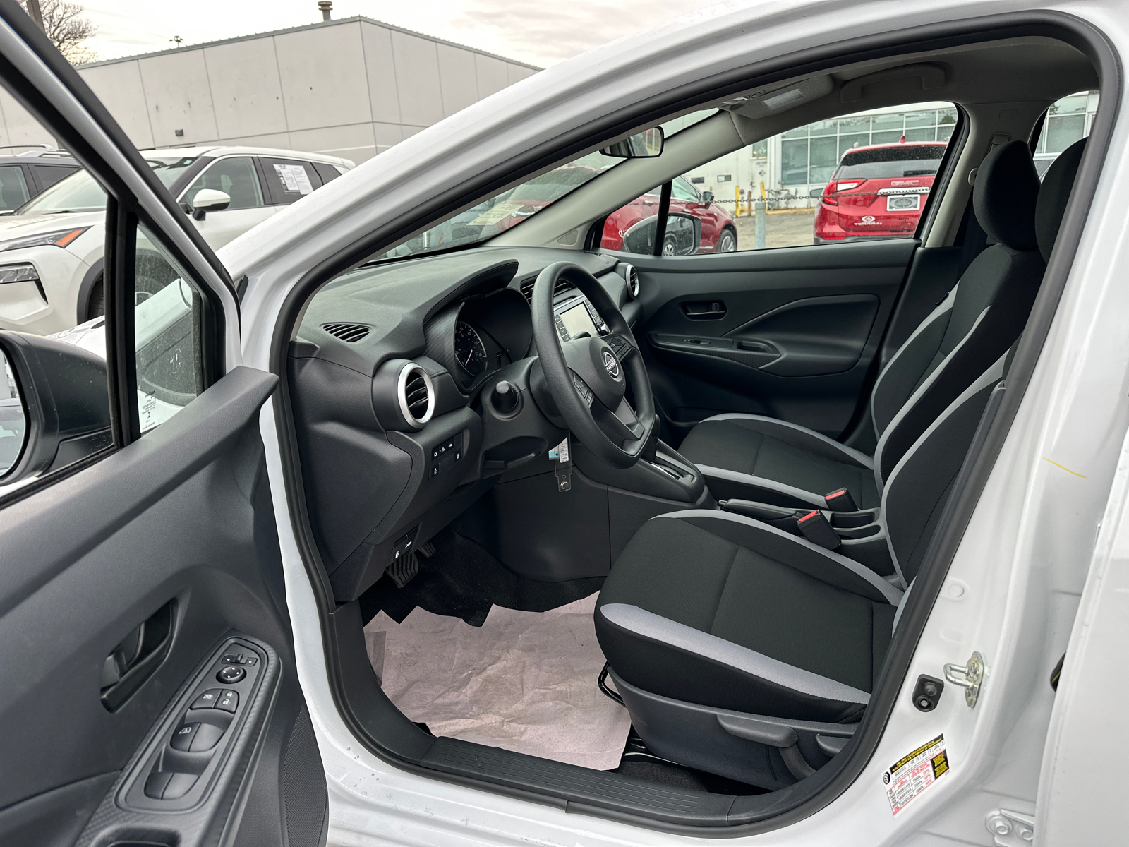 2025 Nissan Versa 1.6 S 36