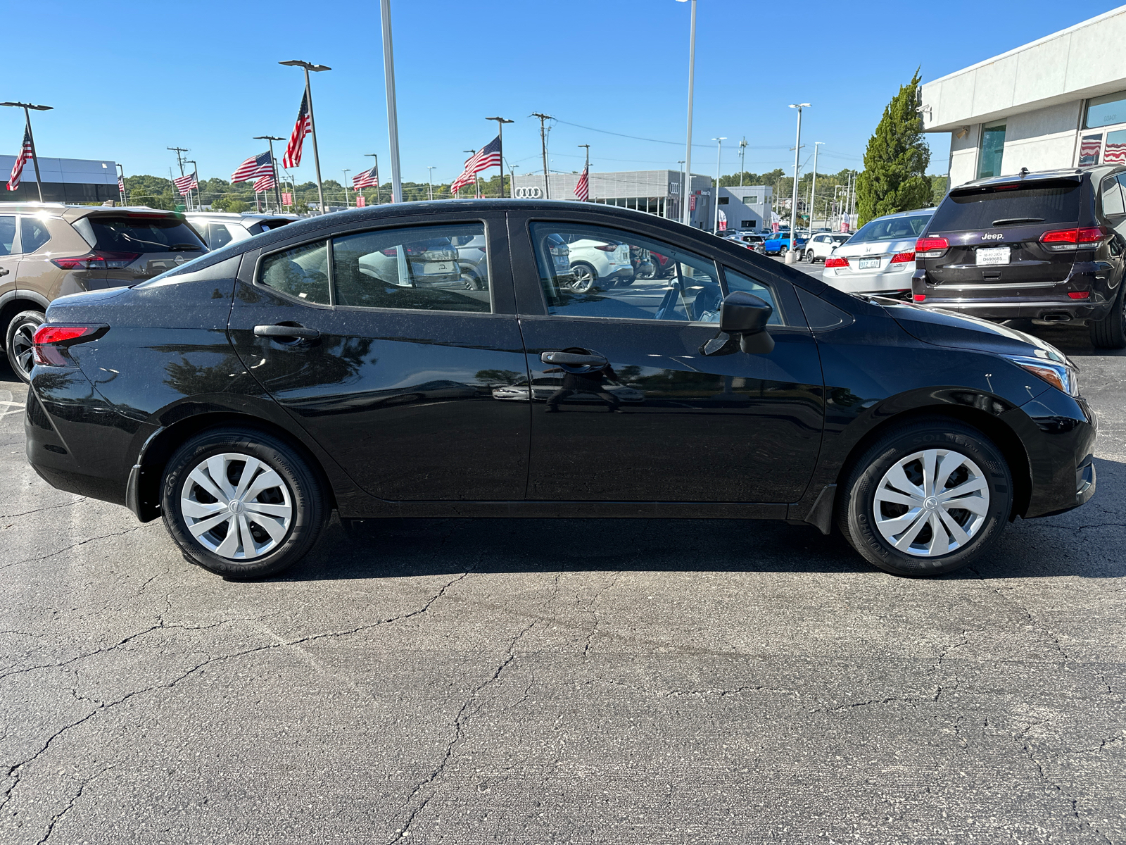 2024 Nissan Versa 1.6 S 5