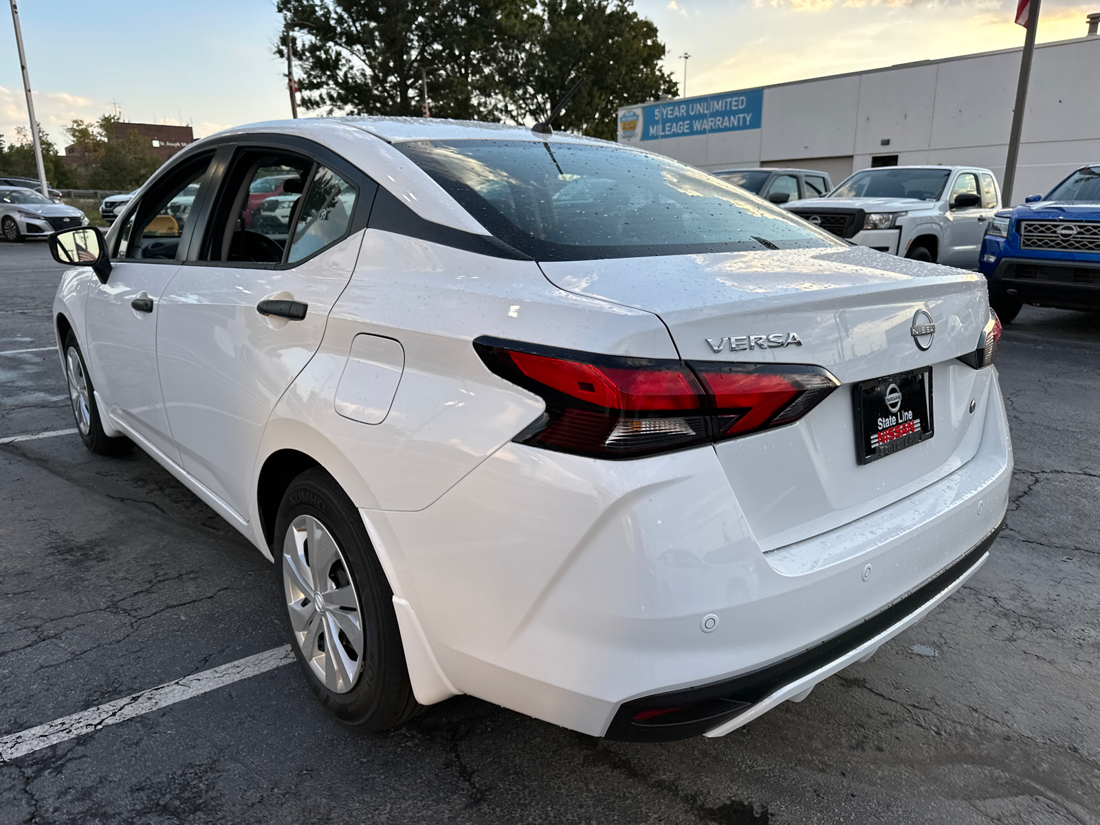 2024 Nissan Versa 1.6 S 8