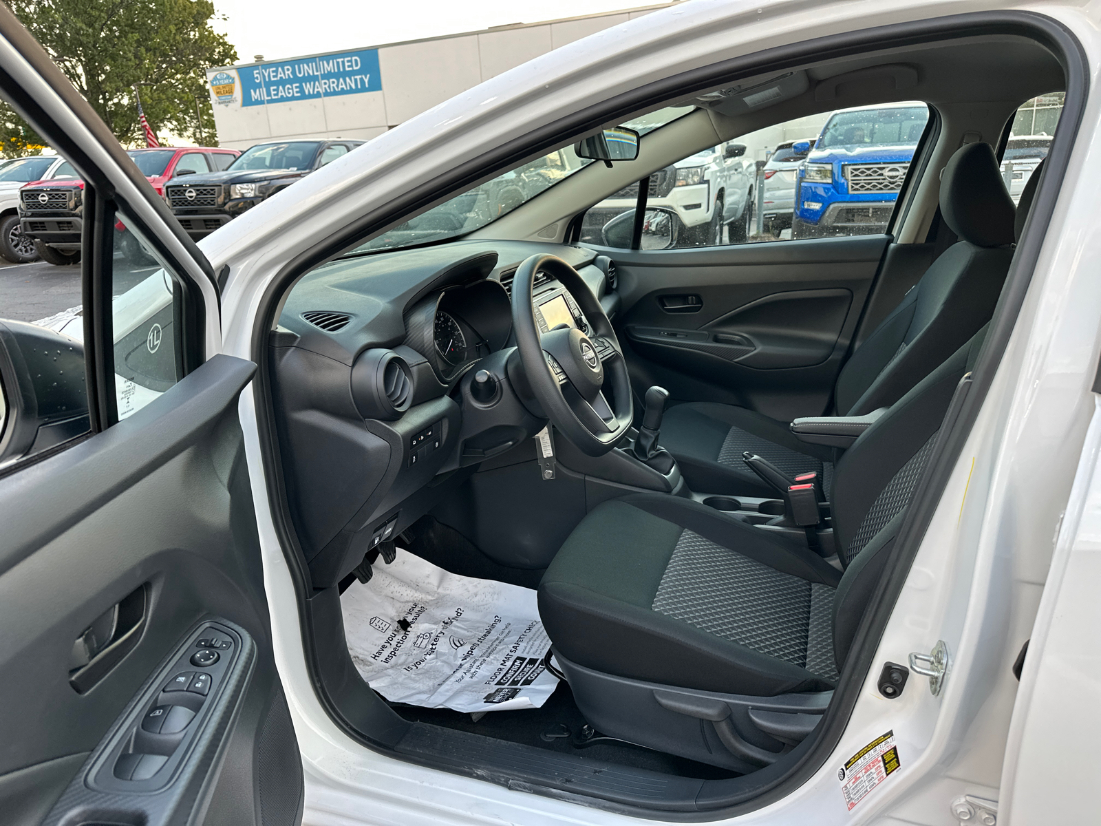 2024 Nissan Versa 1.6 S 34