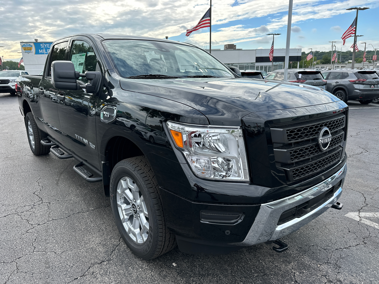 2024 Nissan Titan XD SV 4