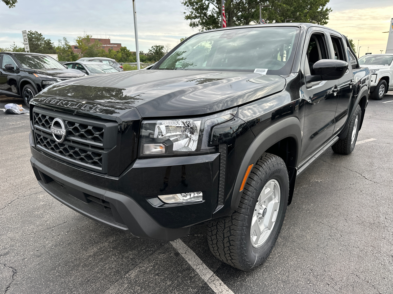 2024 Nissan Frontier SV 2