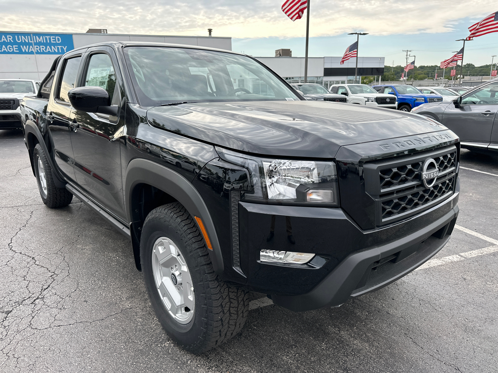 2024 Nissan Frontier SV 4