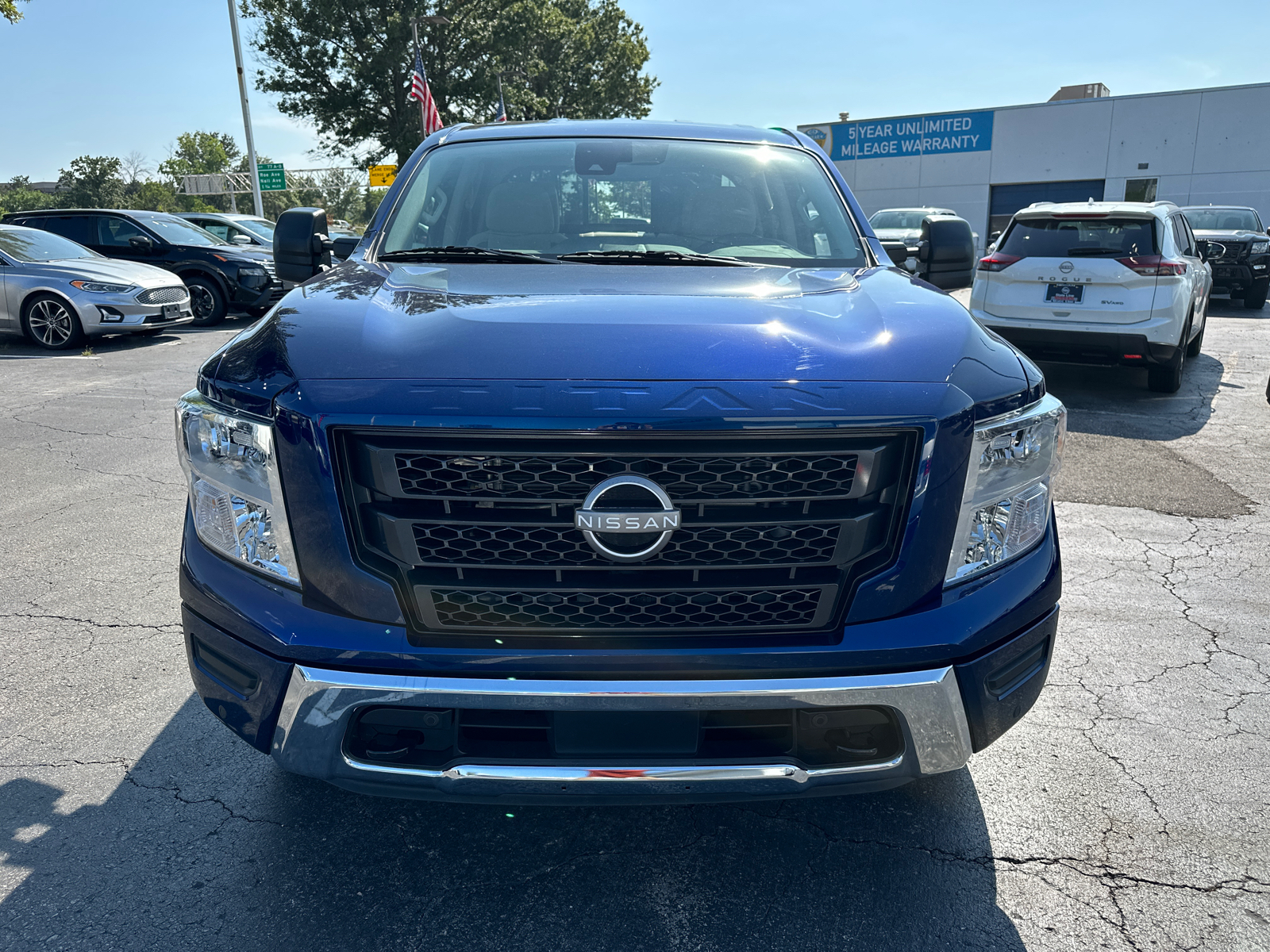 2024 Nissan Titan SV 3