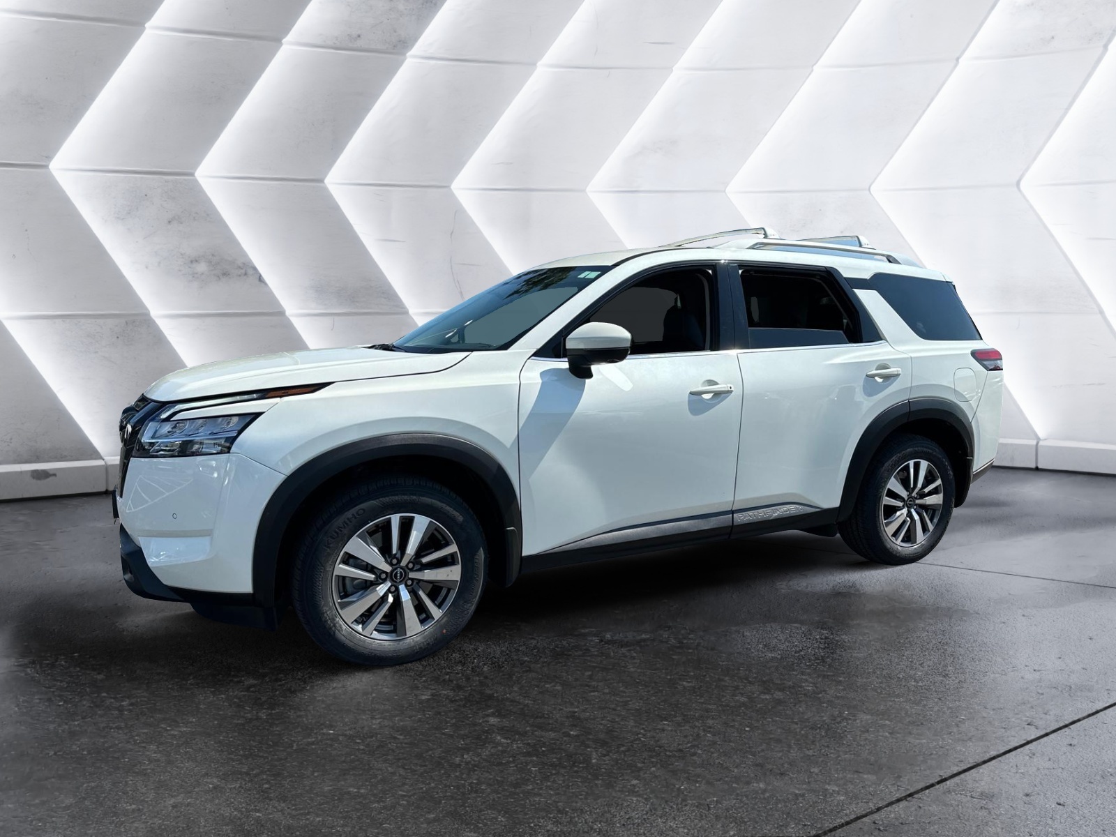 2023 Nissan Pathfinder SL 1