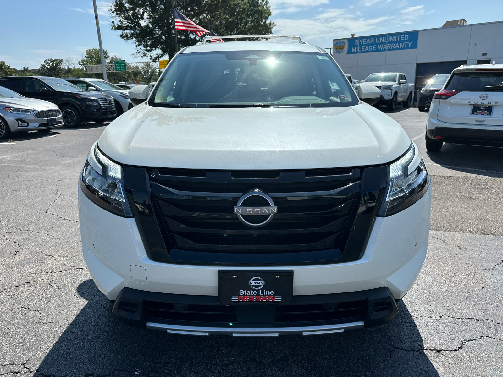 2023 Nissan Pathfinder SL 3