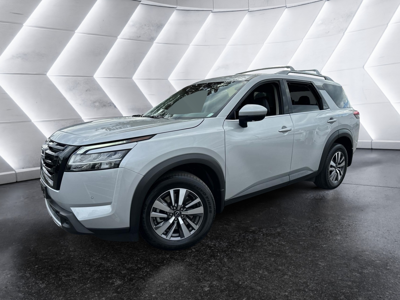 2023 Nissan Pathfinder SL 1