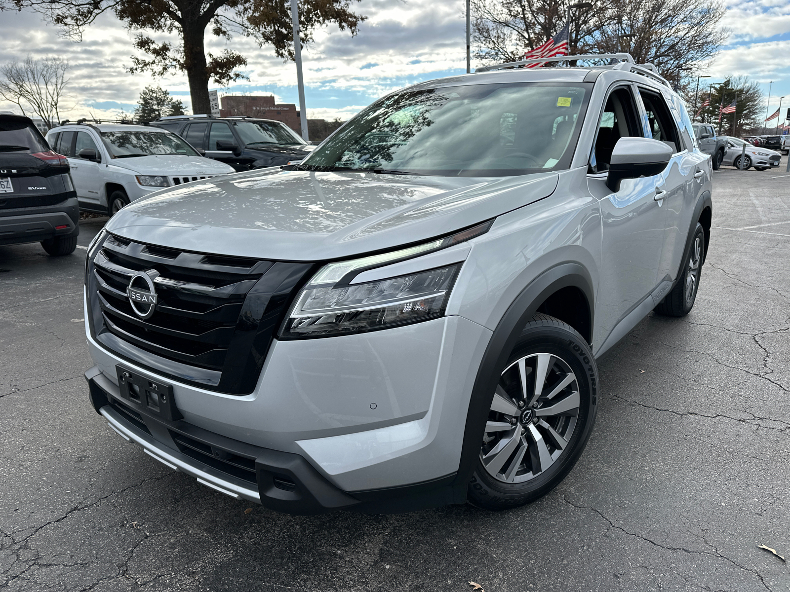 2023 Nissan Pathfinder SL 3