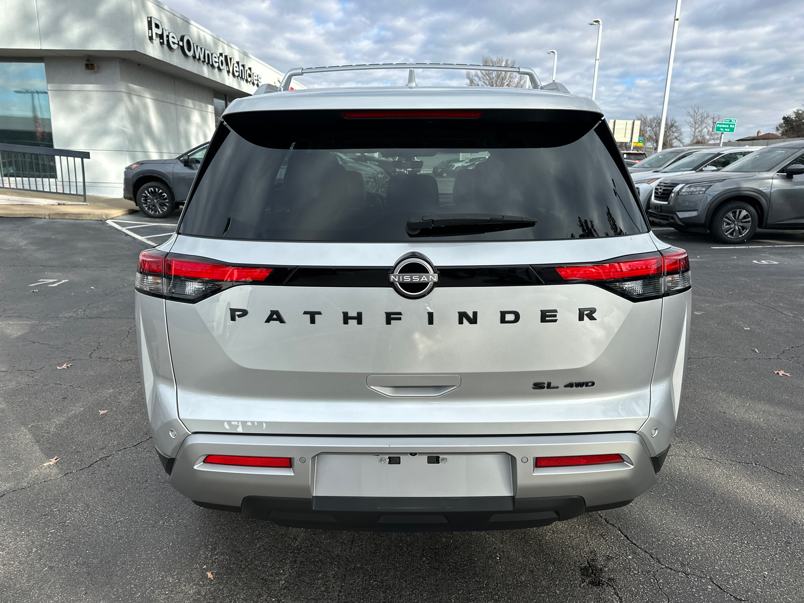 2023 Nissan Pathfinder SL 8