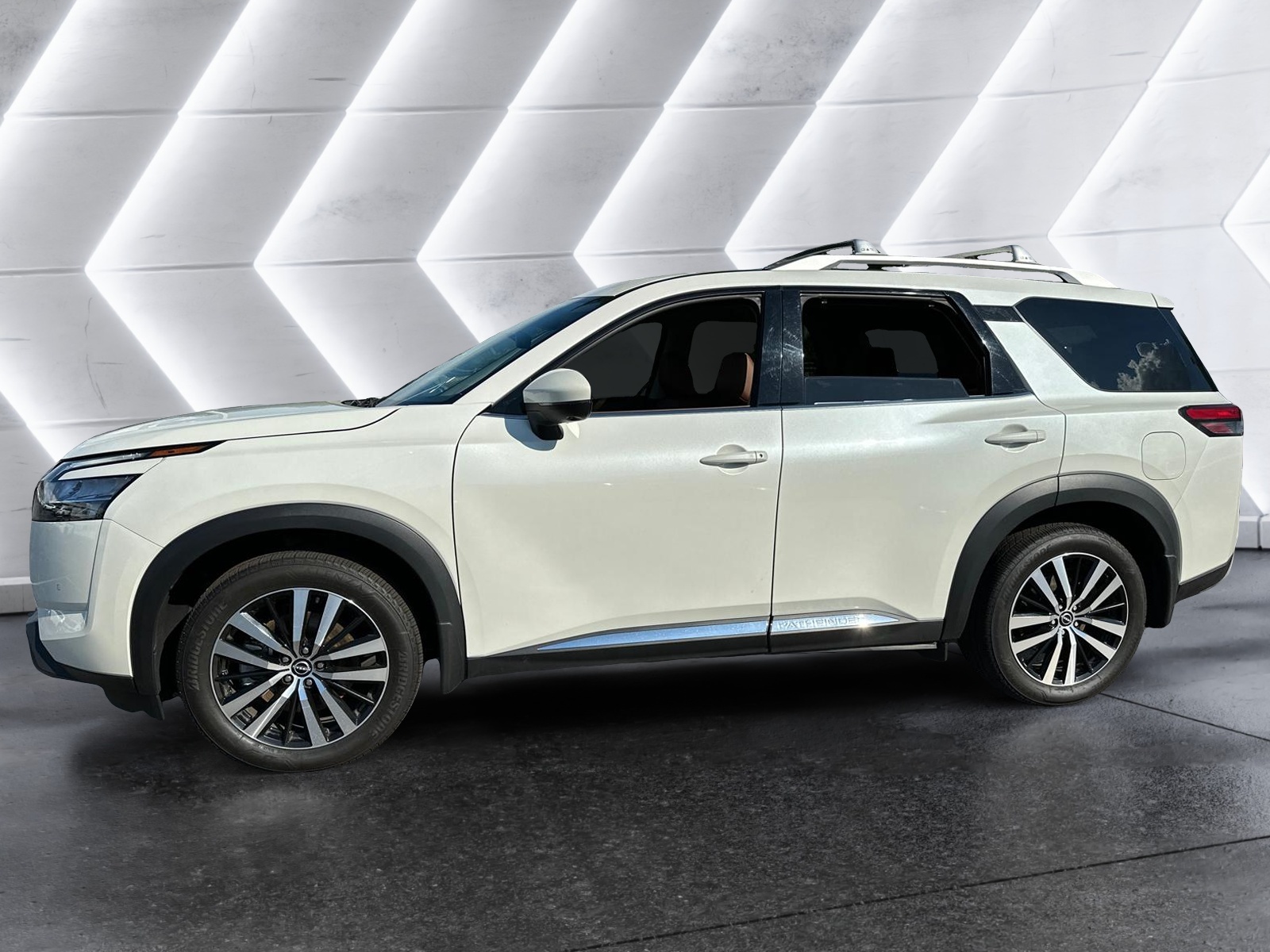 2023 Nissan Pathfinder Platinum 1