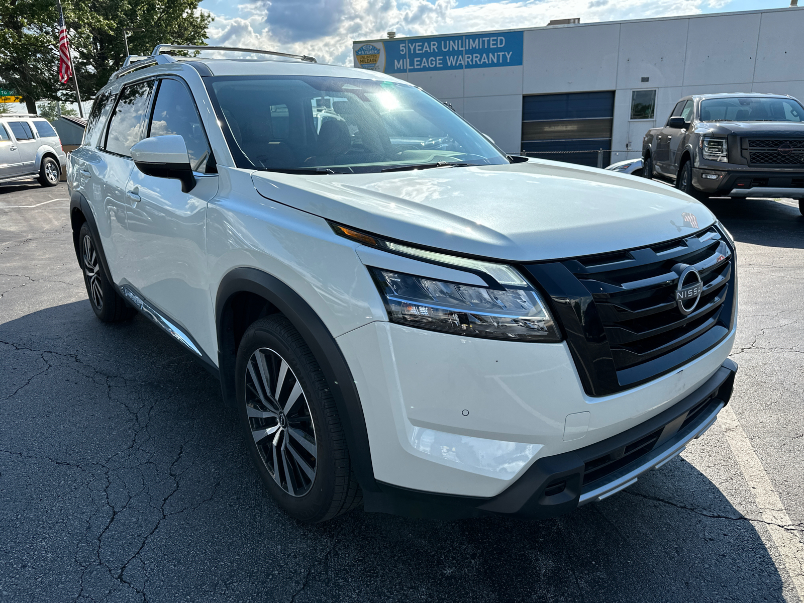 2023 Nissan Pathfinder Platinum 4