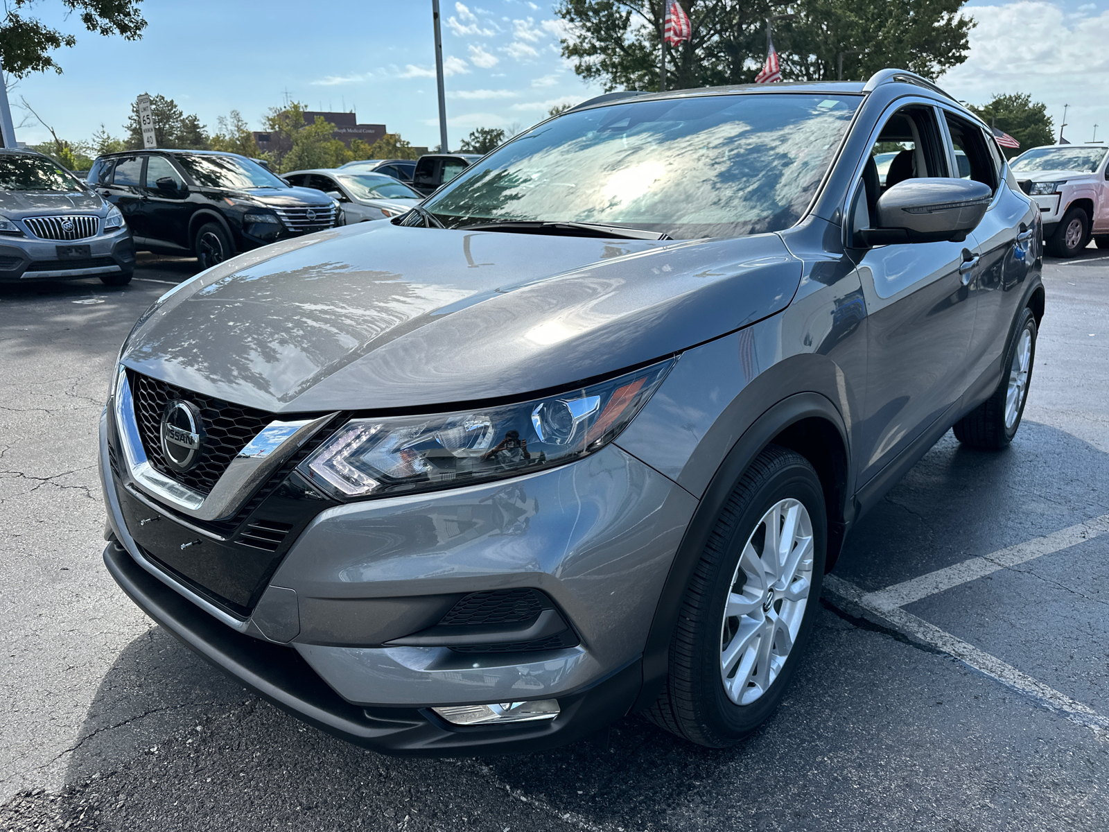 2022 Nissan Rogue Sport SV 2