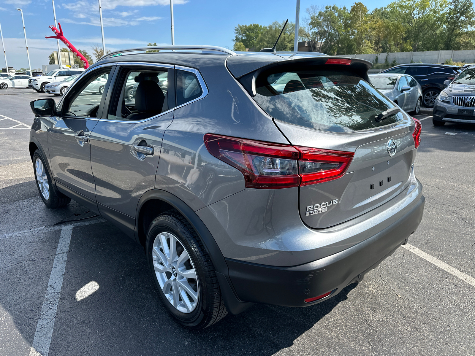 2022 Nissan Rogue Sport SV 8