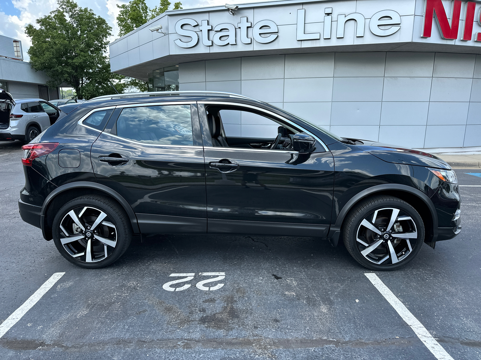 2022 Nissan Rogue Sport SL 4