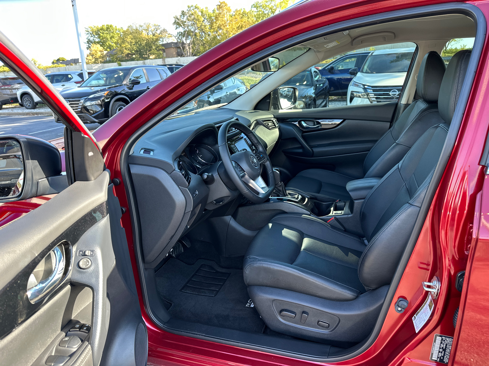 2022 Nissan Rogue Sport SL 39