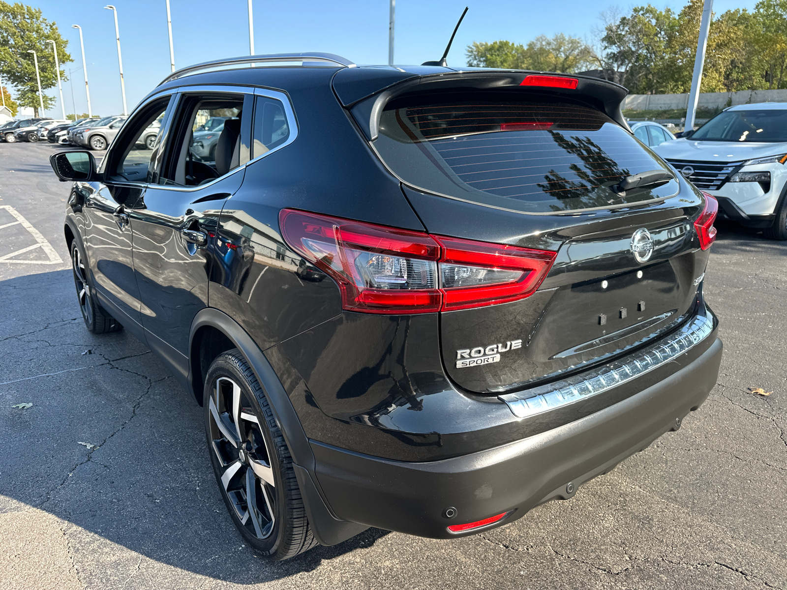 2022 Nissan Rogue Sport SL 8