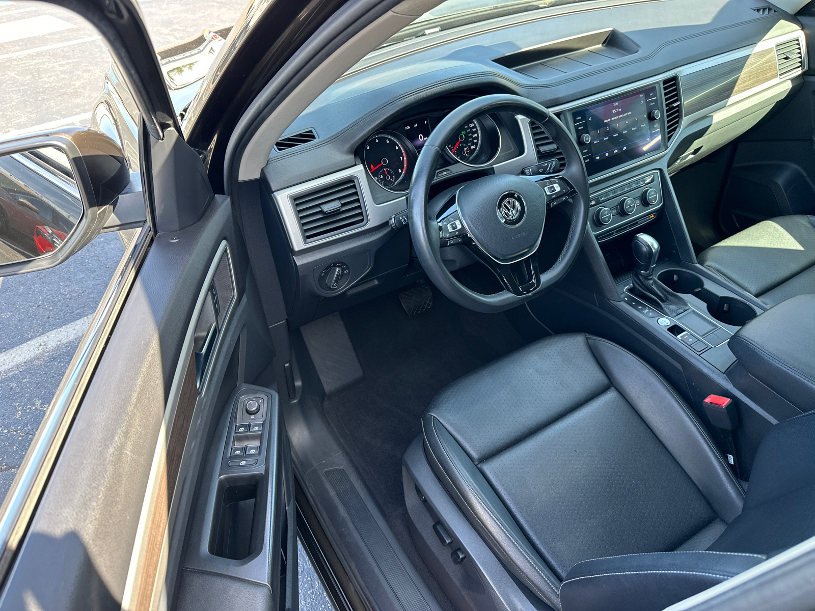 2019 Volkswagen Atlas 3.6L V6 SE 32