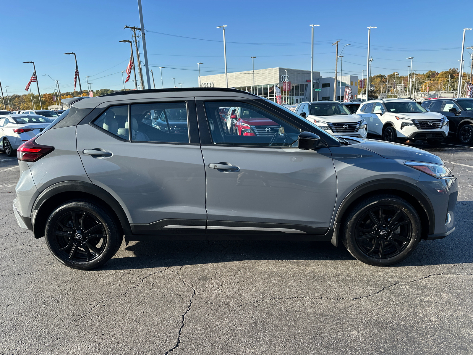 2023 Nissan Kicks SR 5